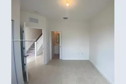 575 NE 208th Ter #575, Miami, FL 33179 - Photo 5
