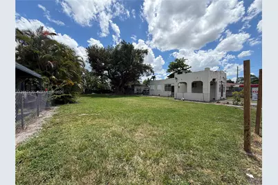 1376 NW 32nd St, Miami, FL 33142 - Photo 5