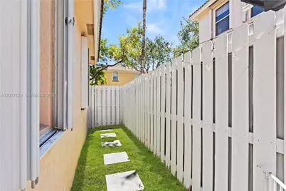 1240 Grant St, Hollywood, FL 33019 - Photo 23