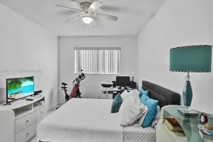2040 NW 81st Ave, Pembroke Pines, FL 33024 - Photo 9