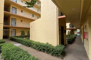 1975 W 44th Pl, Hialeah, FL 33012 - Photo 5