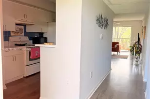 571 SW 142nd Ave, Pembroke Pines, FL 33027 - Photo 3