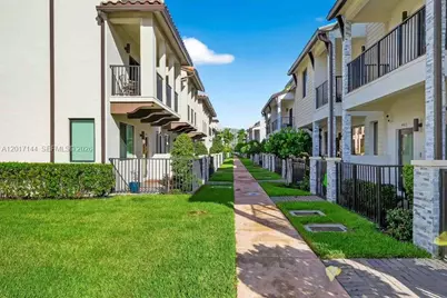 4426 83rd Pkwy, Doral, FL 33166 - Photo 3