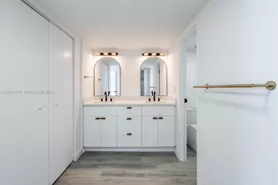 3675 N Country Club Dr #1906, Aventura, FL 33180 - Photo 31