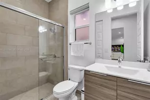 15540 NW 88th Ave, Miami Lakes, FL 33018 - Photo 17