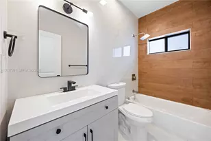 630 NE 166th St, Miami, FL 33162 - Photo 17