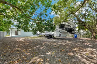 1375 NW 77th St, Miami, FL 33147 - Photo 29