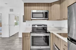 557 Michigan Ave, Miami Beach, FL 33139 - Photo 9