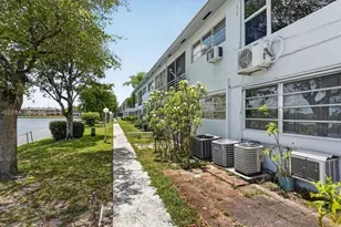300 NE 191st St, Miami, FL 33179 - Photo 23