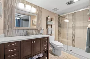 2425 Presidential Way, West Palm Beach, FL 33401 - Photo 19