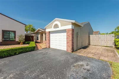 8340 NW 193rd Ln, Hialeah, FL 33015 - Photo 3