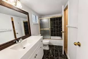 410 SE 2nd St, Hallandale Beach, FL 33009 - Photo 7