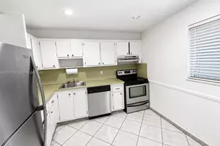 410 SE 2nd St, Hallandale Beach, FL 33009 - Photo 3
