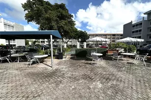 410 SE 2nd St, Hallandale Beach, FL 33009 - Photo 13