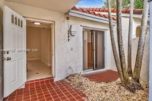 1395 Cottonwood Cir, Weston, FL 33326 - Photo 3
