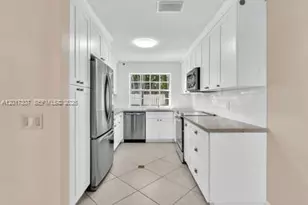1395 Cottonwood Cir, Weston, FL 33326 - Photo 15