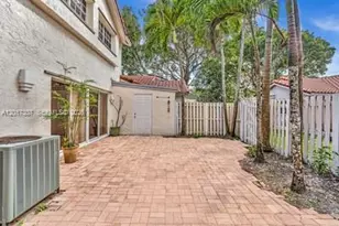 1395 Cottonwood Cir, Weston, FL 33326 - Photo 13