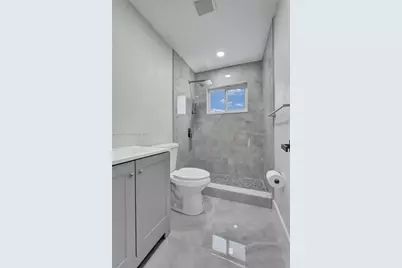8400 NW 7th St, Pembroke Pines, FL 33024 - Photo 19