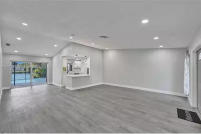 8400 NW 7th St, Pembroke Pines, FL 33024 - Photo 51