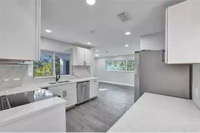 8400 NW 7th St, Pembroke Pines, FL 33024 - Photo 25