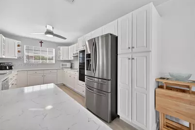 9315 SW 172nd Ter, Palmetto Bay, FL 33157 - Photo 9