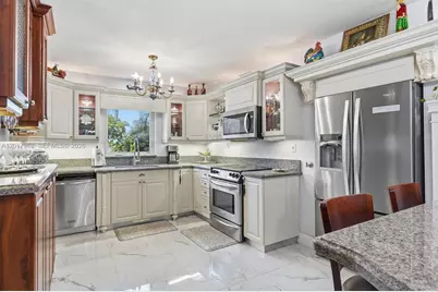 2624 NE 30th St, Fort Lauderdale, FL 33306 - Photo 9