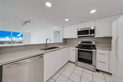 400 S Pointe Dr #1801, Miami Beach, FL 33139 - Photo 9