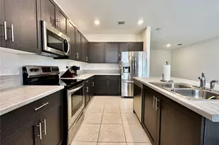2685 SE 13th Ct, Homestead, FL 33035 - Photo 7