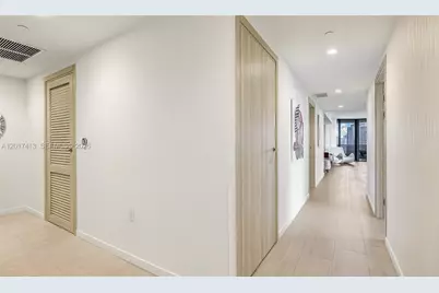 1000 Brickell Plz #3002, Miami, FL 33131 - Photo 11