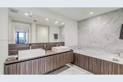 1000 Brickell Plz #3002, Miami, FL 33131 - Photo 31