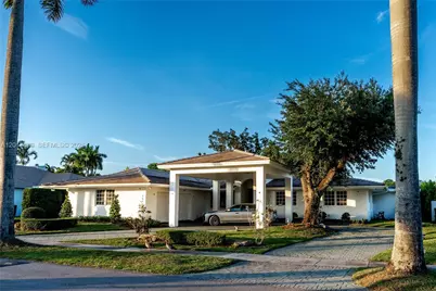 15761 Turnberry Dr, Miami Lakes, FL 33014 - Photo 1