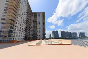 301 174th St, Sunny Isles Beach, FL 33160 - Photo 15