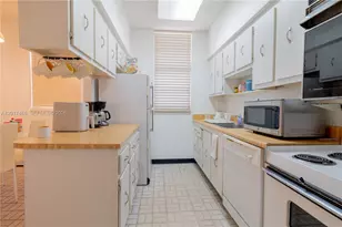 301 174th St, Sunny Isles Beach, FL 33160 - Photo 5