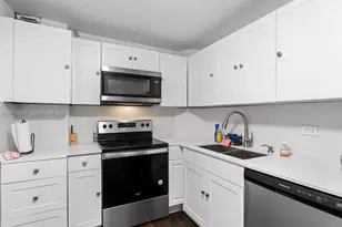 5005 Collins Ave, Miami Beach, FL 33140 - Photo 17