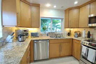 3853 NE 170th St, North Miami Beach, FL 33160 - Photo 11