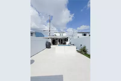 6709 W 15th Ct, Hialeah, FL 33012 - Photo 31