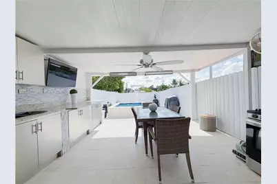 6709 W 15th Ct, Hialeah, FL 33012 - Photo 27