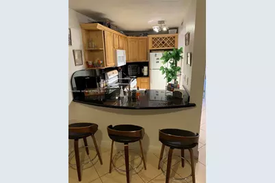 210 SW 11th St #204, Miami, FL 33130 - Photo 3