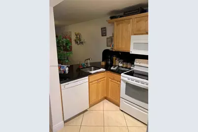 210 SW 11th St #204, Miami, FL 33130 - Photo 5