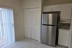 47 Simonton Cir, Weston, FL 33326 - Photo 3