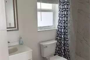9041 Sunrise Lakes Blvd, Sunrise, FL 33322 - Photo 25