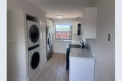 6532 NW 170th Ter, Hialeah, FL 33015 - Photo 3