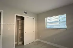 932 NW 5th St, Miami, FL 33128 - Photo 11