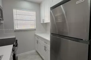 932 NW 5th St, Miami, FL 33128 - Photo 3