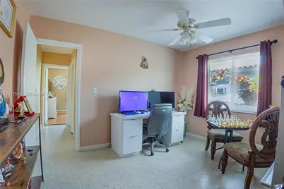 10 NW 60th Ct, Miami, FL 33126 - Photo 21