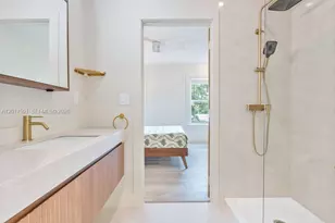 22 NE 44th St, Miami, FL 33137 - Photo 25