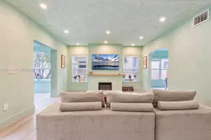 22 NE 44th St, Miami, FL 33137 - Photo 13