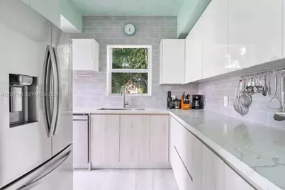 22 NE 44th St, Miami, FL 33137 - Photo 27