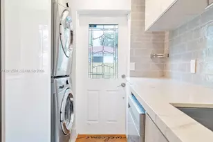 22 NE 44th St, Miami, FL 33137 - Photo 31