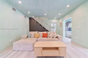 22 NE 44th St, Miami, FL 33137 - Photo 17